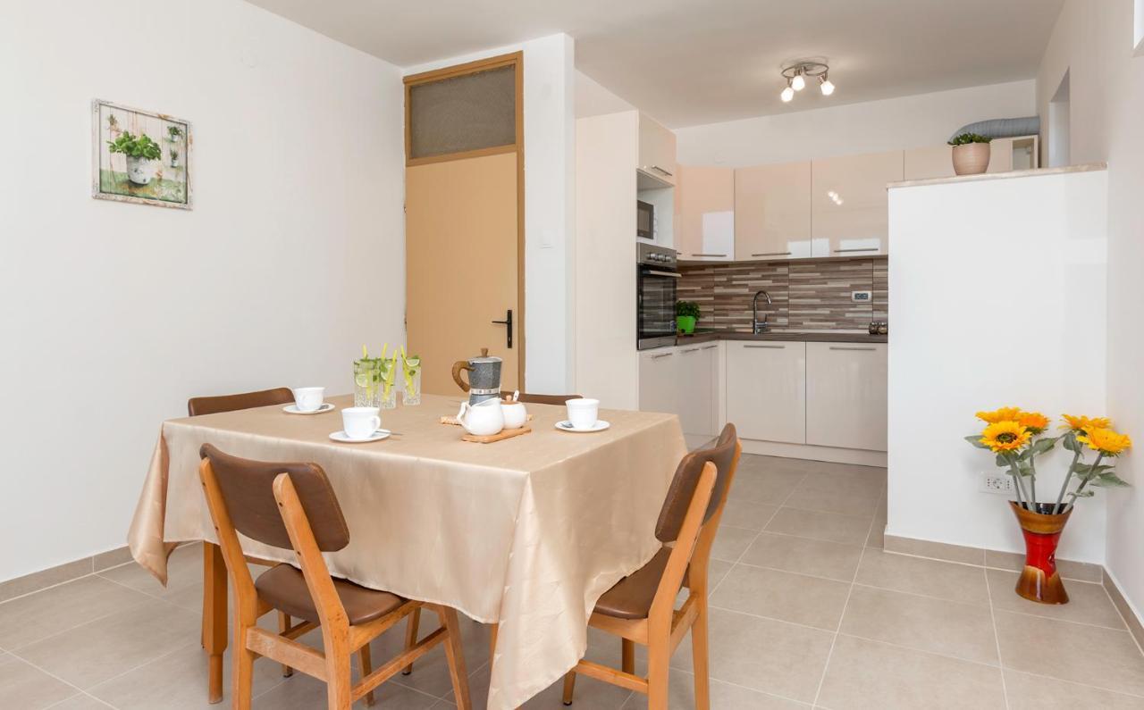Apartment Rubina With Secure Parking Medulin Exterior foto