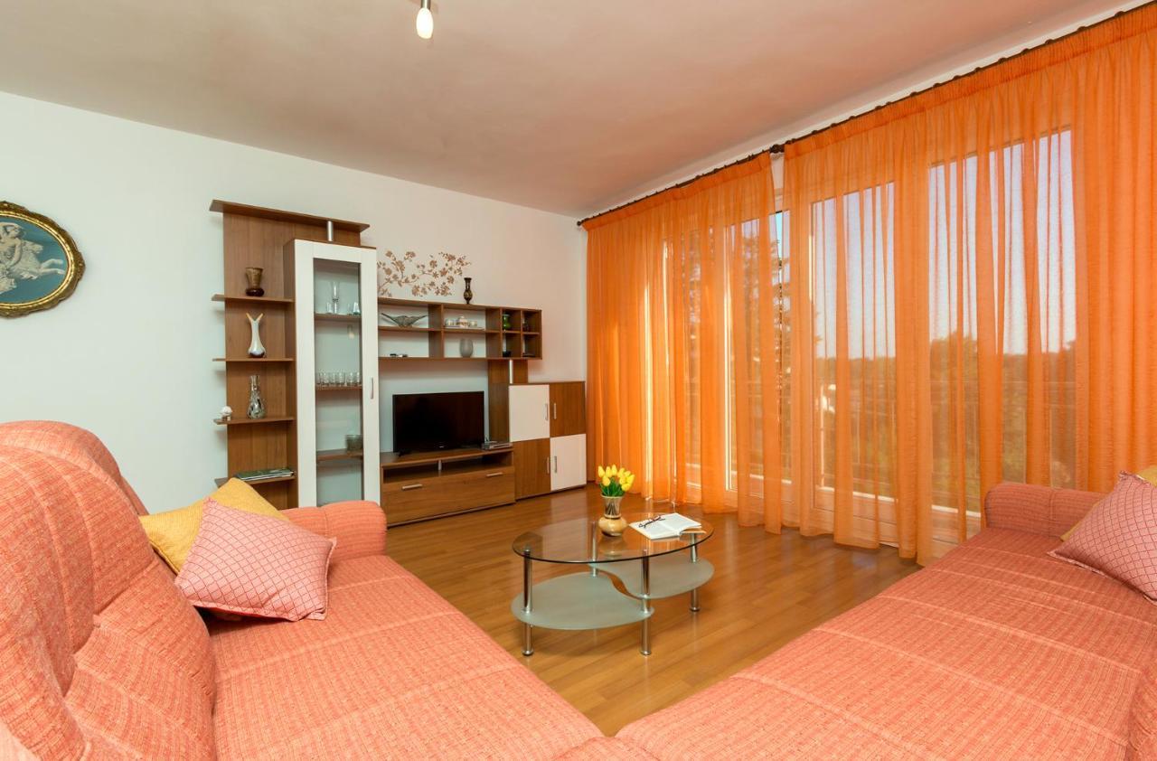 Apartment Rubina With Secure Parking Medulin Exterior foto